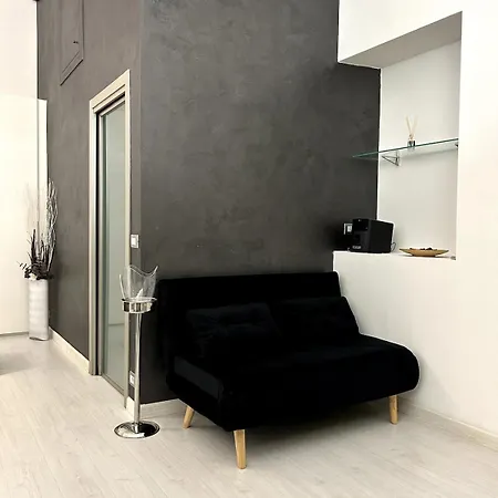 Fefi House - *